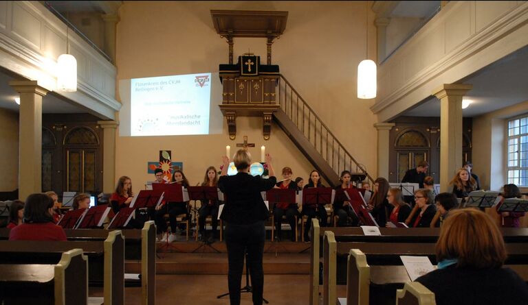 Flötenensemble des CVJM-Reilingen musiziert in der Evangelischen Kirche Reilingen